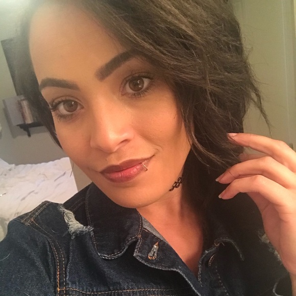 Meet your Posher, Jazmen - Picture 1 of 2